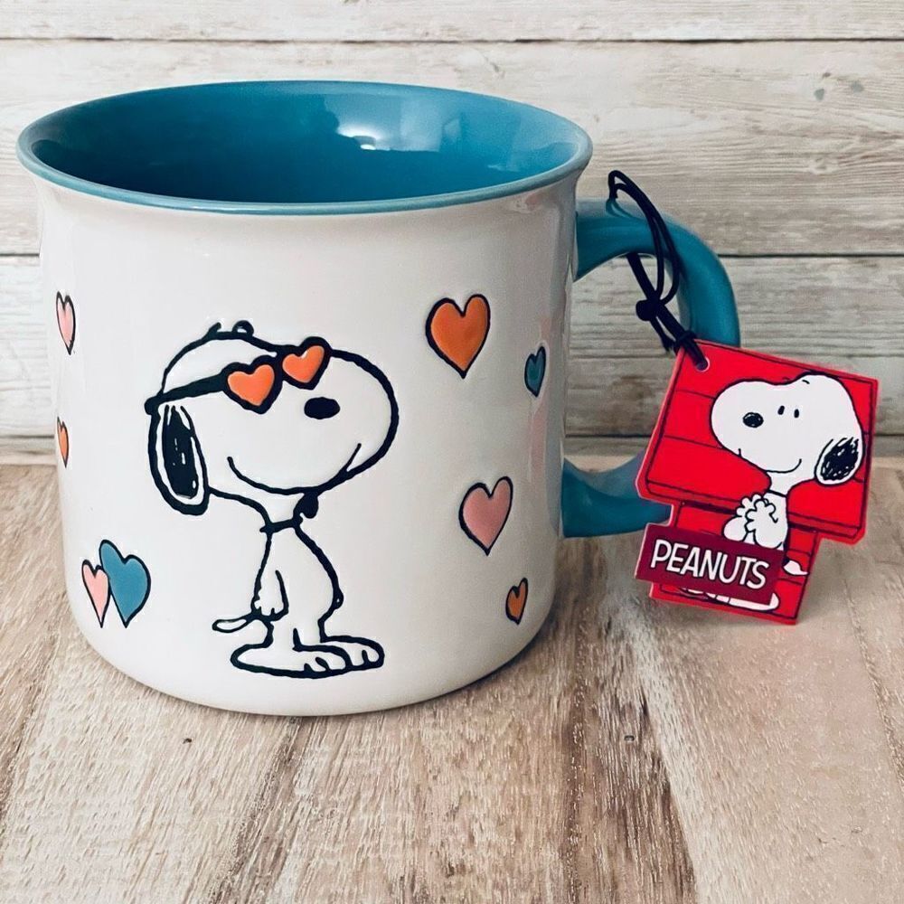NWT Adorable Peanuts Snoopy in love White/ Blue Ceramic 21 Oz Big Mug Great Gift